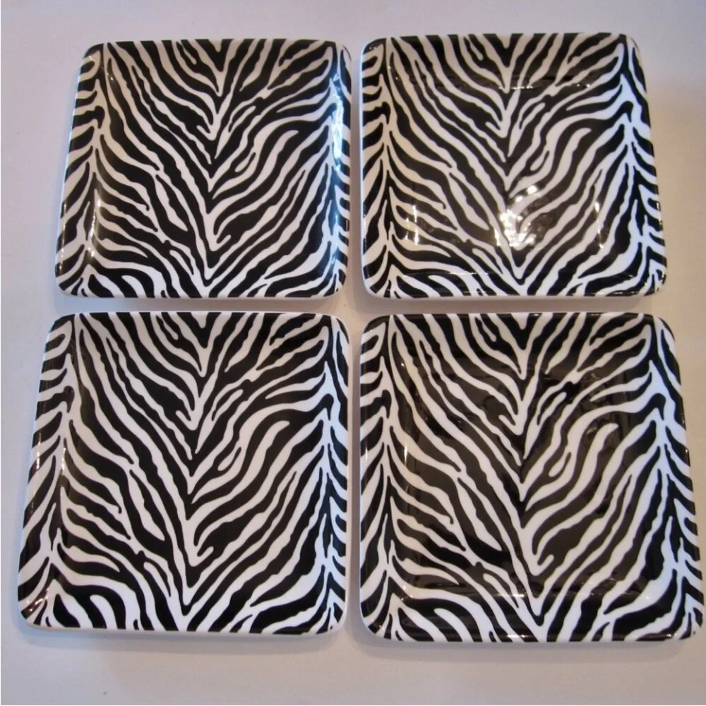 Set of 4 Zebra Plates Pier 1 Imports, 6” Excellent, Like New Condition.